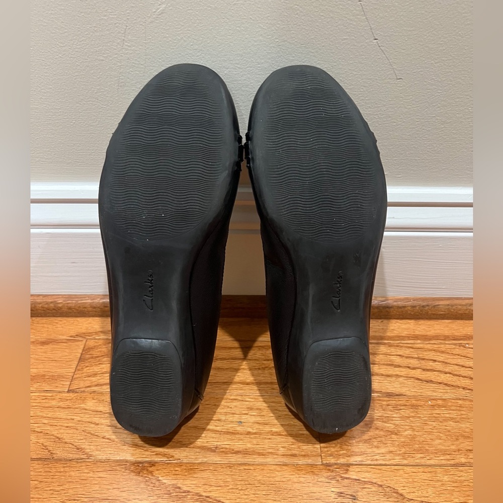 CLARKS Womens Black Kinzie Leather Closed Toe Flats- Size 8 - Picture 7 of 8